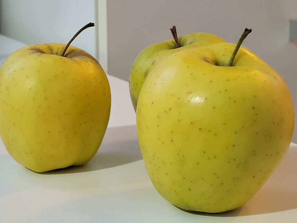 Măr Golden Delicious