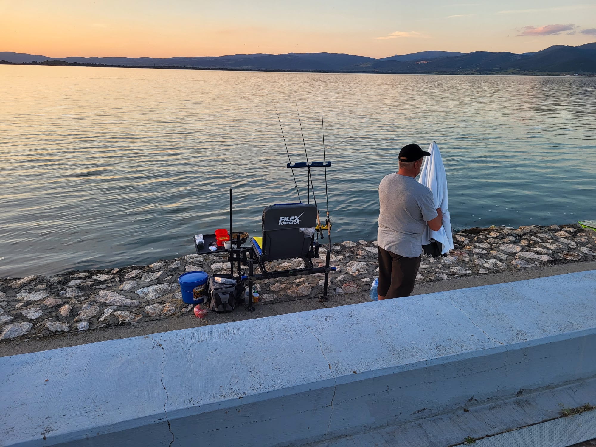 Tehnici de pescuit pe Dunăre echipament, momeală, locuri
